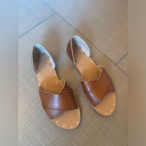 Cute leather sandals with gold detail